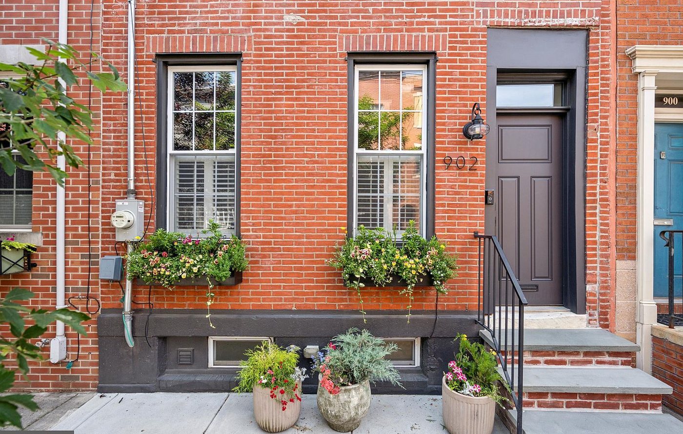 902 S 12th St, Philadelphia, PA 19147